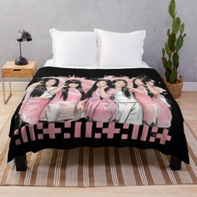 ILLIT Bomb Do The Dance New Throw Blanket