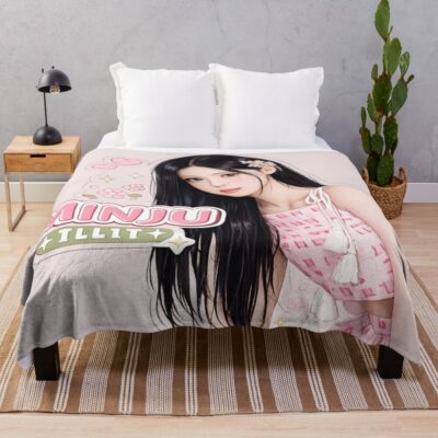 Minju Of ILLIT Kpop Throw Blanket